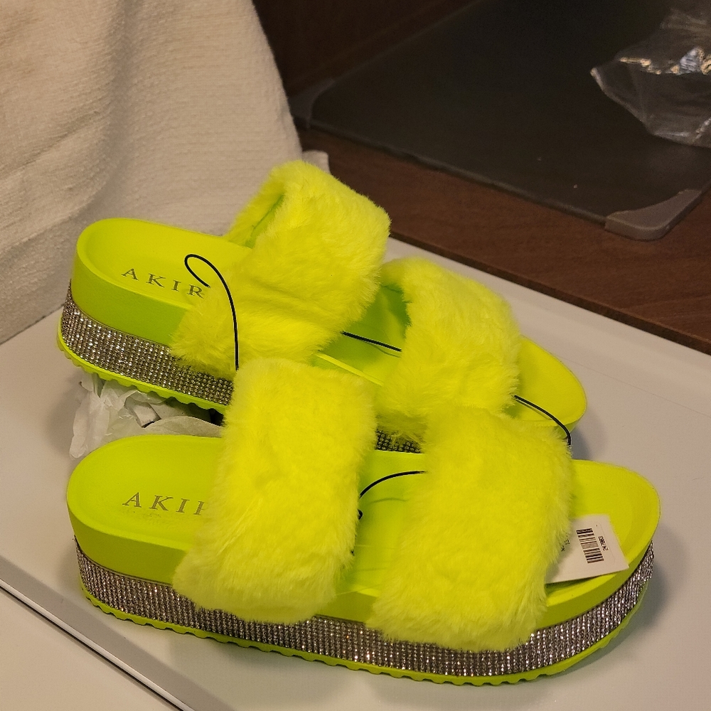 slides/ Sandals
